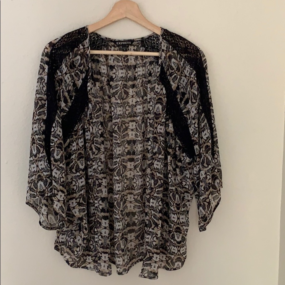 Express Lace Inset Sheer Print Kimono - Picture 5 of 6